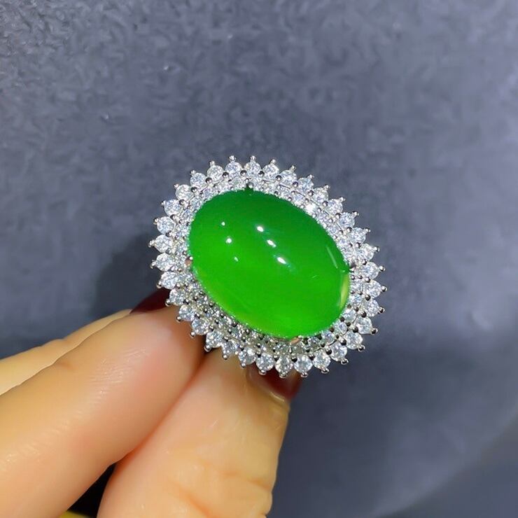 翡翠　緑色のオーバルカットリング 楽天市場】翡翠 リング（宝石のカットオーバル）の通販
