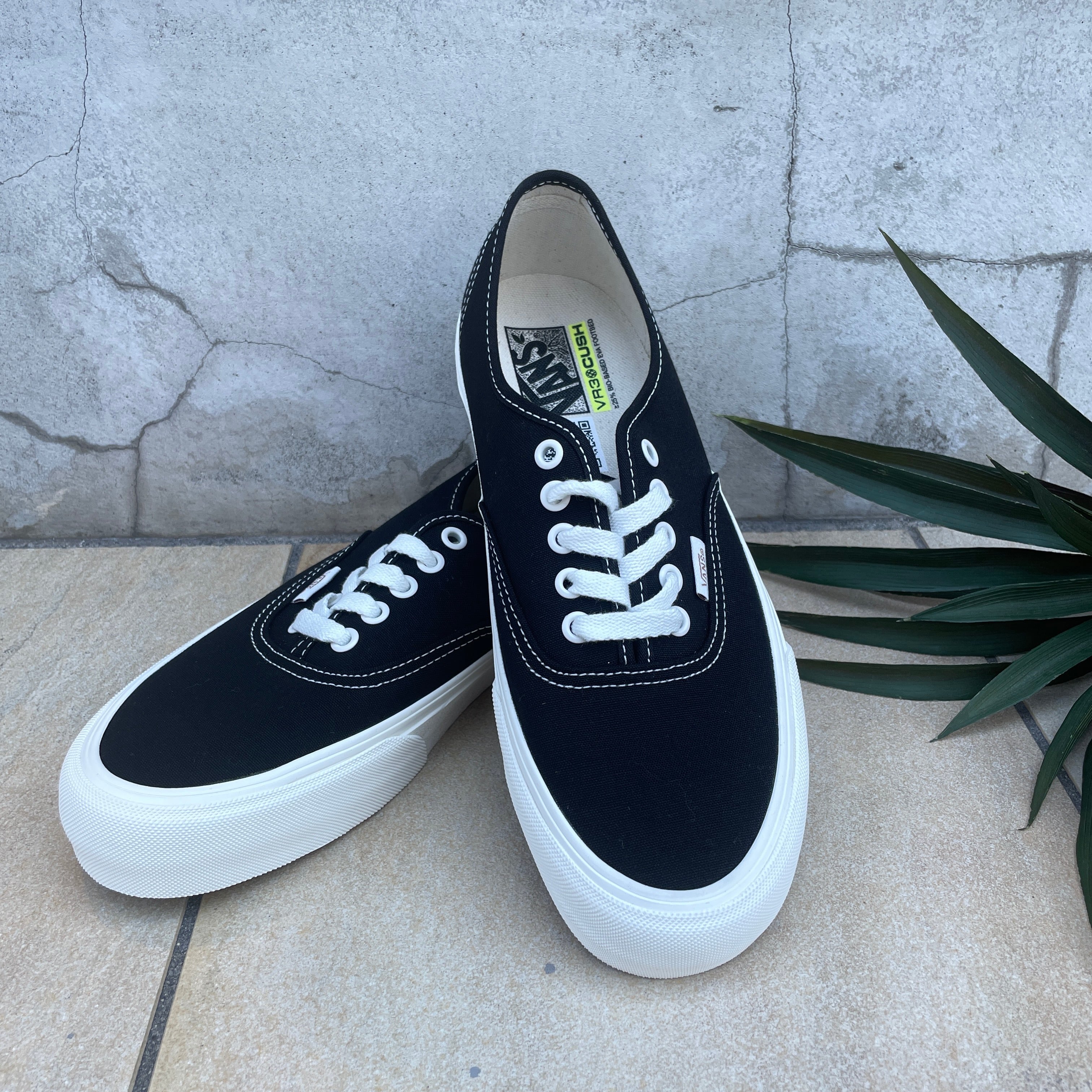 VANS AUTHENTIC - VR3 CUSH -《BLACK/MARSHMALLOW (BLACK/WHITE)》(stock:Tokyo)