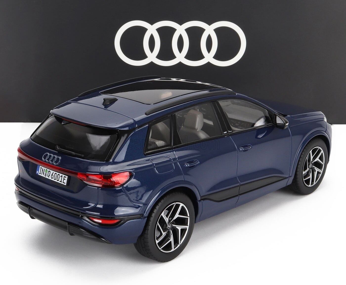 ミニカー 1/18 アウディ Q6 SUV SPARK-MODEL 1/18 AUDI Q6 E-TRON 2023