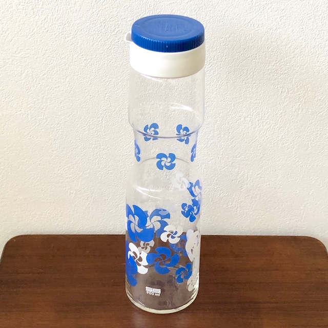青×白花柄の冷茶ポット