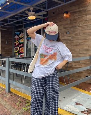 calm pancakes print tee <ash grey>