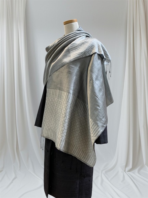 【2年待ち】女王ストール　シルクストール　軽いストール　QUEEN STOLE 新作 シルバー　プレミアムストール　【カンボジア王室御用達】【完売】シルバー　シルクストール　ゴールド　シルク　クリスマス