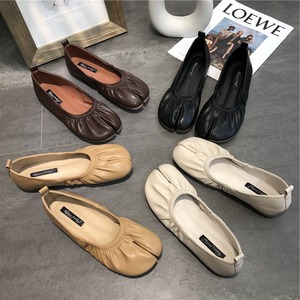 【送料無料】足袋シューズ タビ 靴 ハイヒール ソフトレザー レザー調 フラットシューズ レディース シンプル カジュアル 個性的 おしゃれ 大人可愛い かわいい お洒落 痛くない 歩きやすい 疲れにくい 楽ちん 無地 ブラック 黒 ブラウン 茶色 ベージュ アプリコット 20代 30代 40代 夏 お出かけ デート 女子会