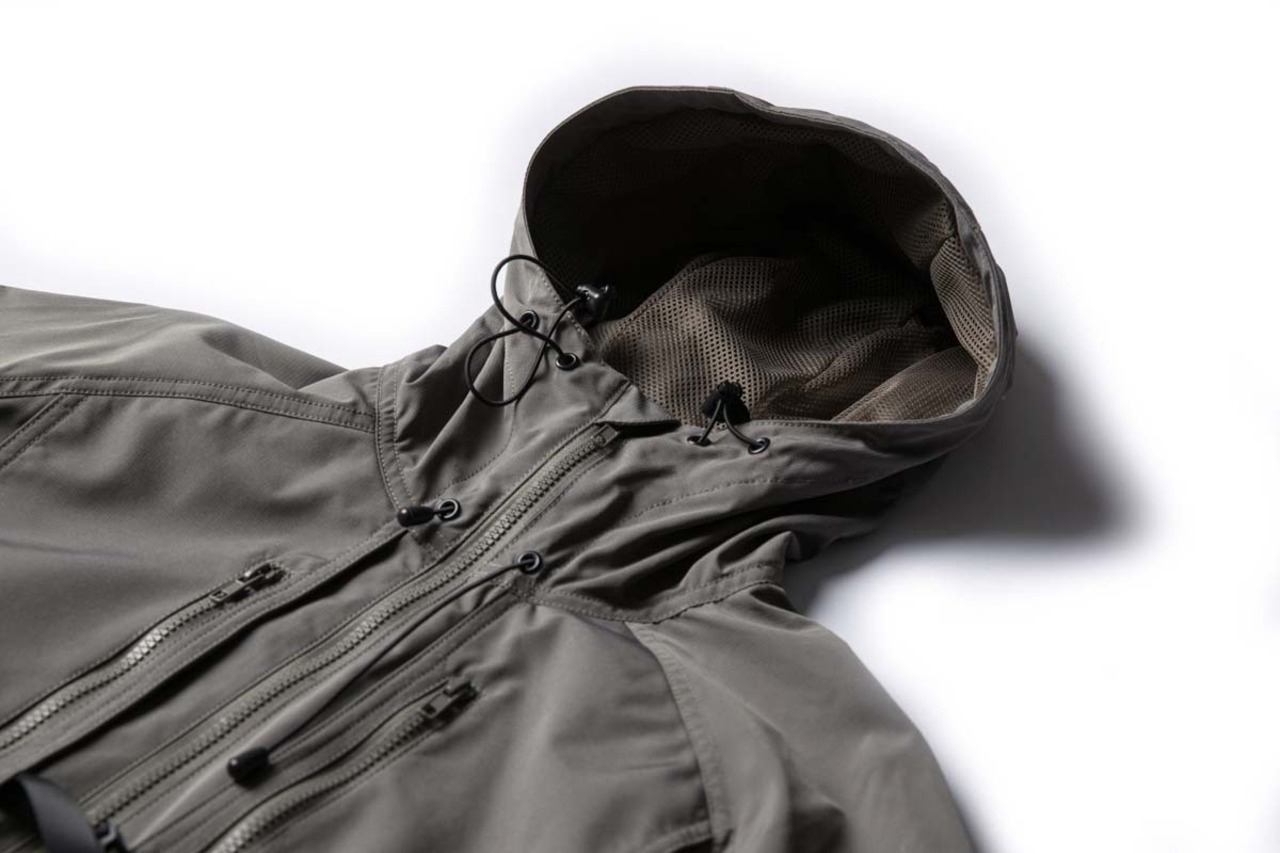 フード付きウェビングマウンテンパーカー