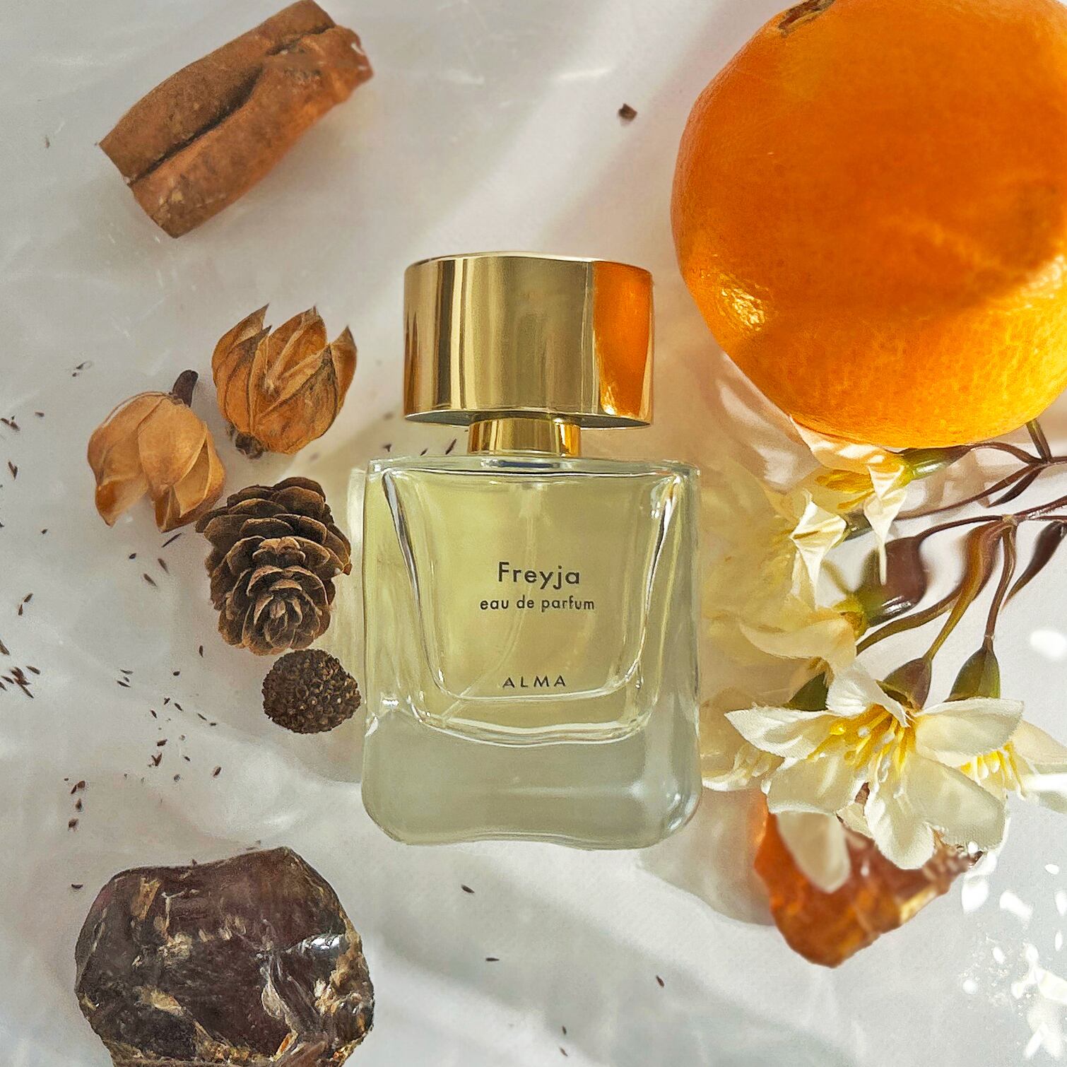 ALMA Freyja＋kukuriミニ香水セット＆アミュレットバーム セレーネ Freyja Eau de Parfum［Freyja × Kukuri EDP（mini）setプレゼント