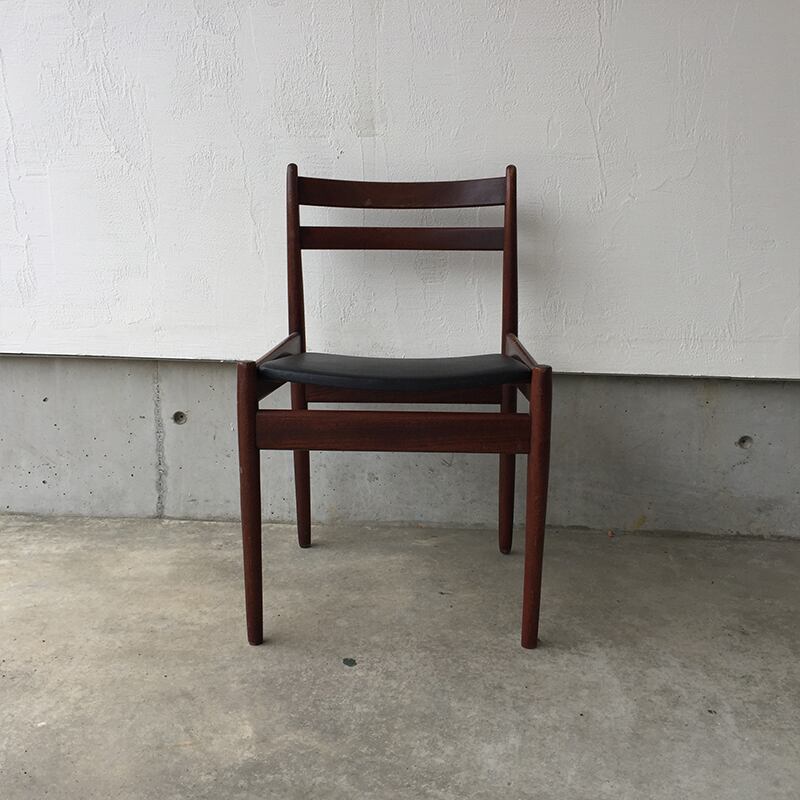 VAN DEN BERGHE Denmark Easy Chair