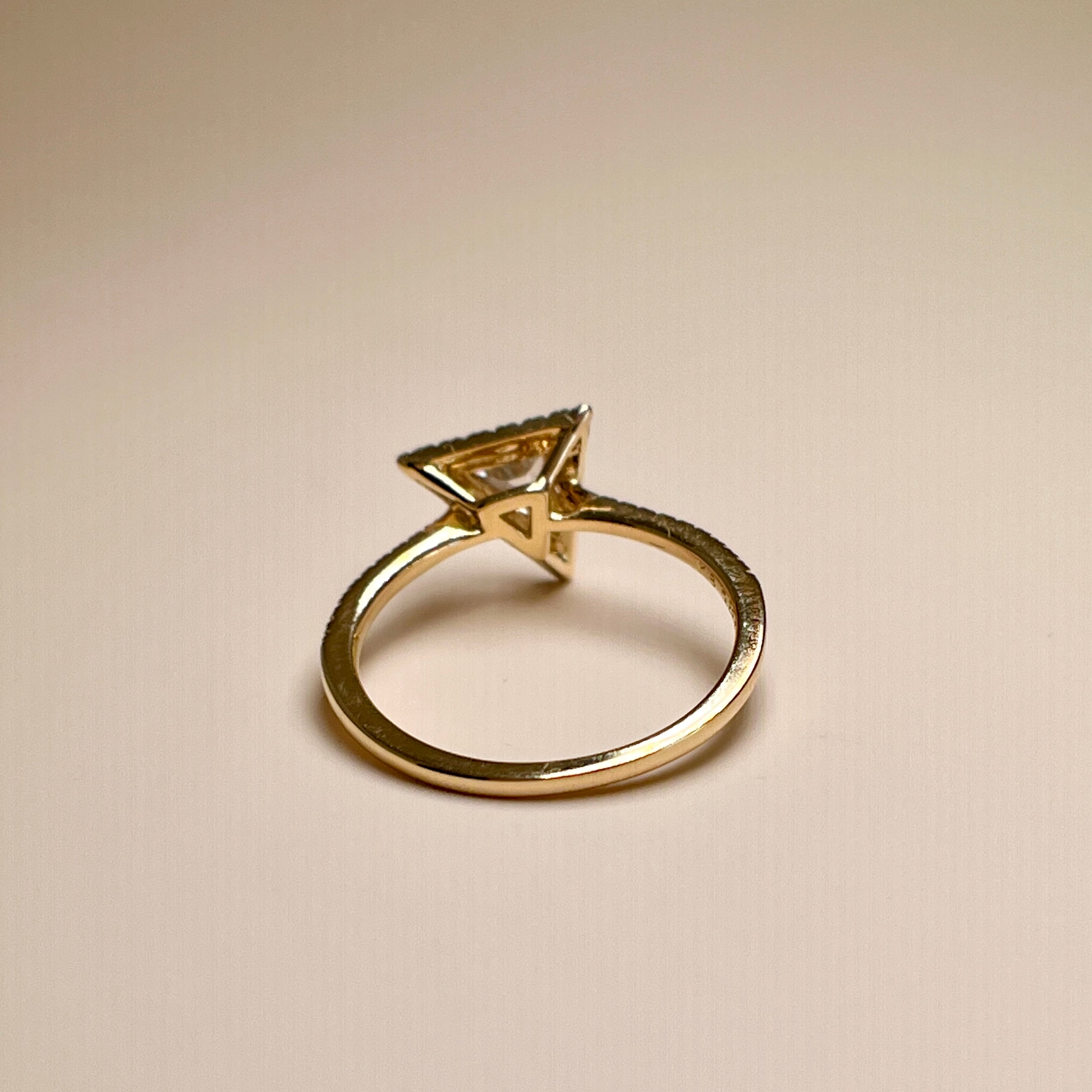 トリリアント ダイヤモンド リング 0.286 ct K18イエローゴールド