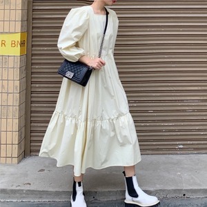 ドレス レディース 送料無料 2色展開 フレアワンピース ティアードワンピース Aライン 丸首 ラウンドネック 長袖 ロングスリーブ パフスリーブ 切り替えデザイン ハイウエスト ウエストマーク 体型カバー 脚長 細見え 華奢見え スタイルアップ ロング丈 ブラック オフホワイト アイボリー フェミニン きれいめ 上品 エレガント 大人女子 大人可愛い こなれ感 おしゃれ お洒落 カジュアル シンプル シック モダン スタイリッシュ 春服 夏服 おでかけ デート 普段使い 重ね着 着回し 30代 20代