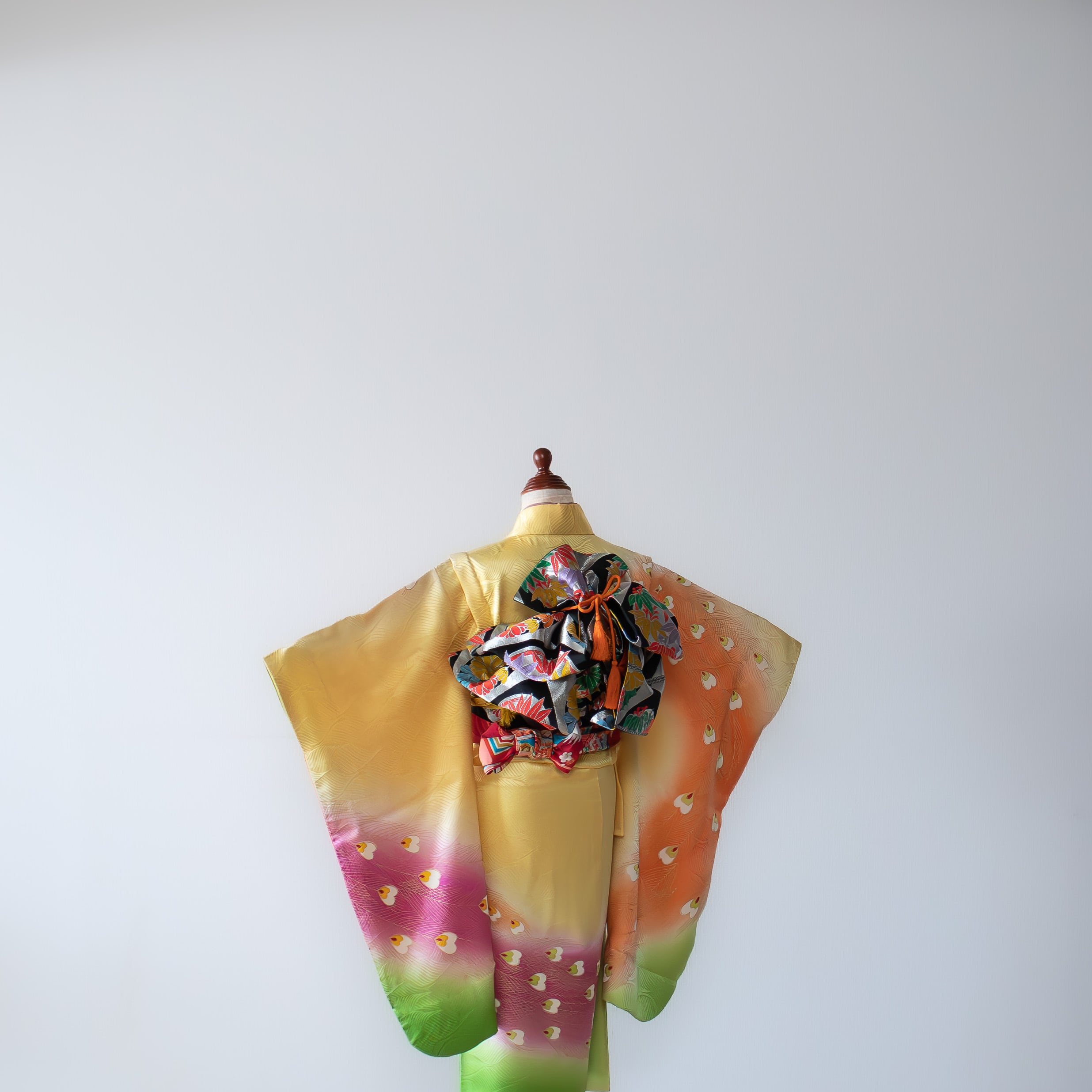 7歳 女の子 『kujaku』 /SS7005(対応身長目安 約115〜125㎝)