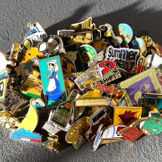 【美品】50個  フランス雑貨 ヴィンテージ  ピンバッジ ピンズ France pins  Pin badge vintage 古着 通販 リメイク ブローチ  アタッチメント付属 雑貨 2510001_2511007 -1