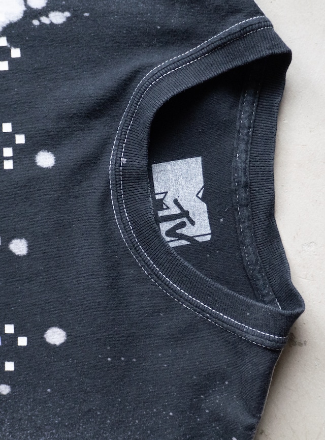 "MUSIC TELEVISION" used Spray print t-shirt