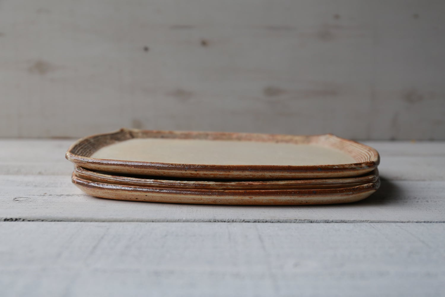 渕荒横彫 長角プレート | 古谷製陶所