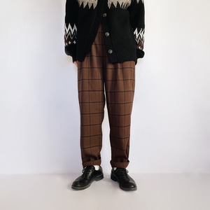 Check tuck tapered pants (brown)