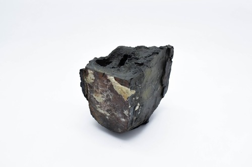 カラミ石