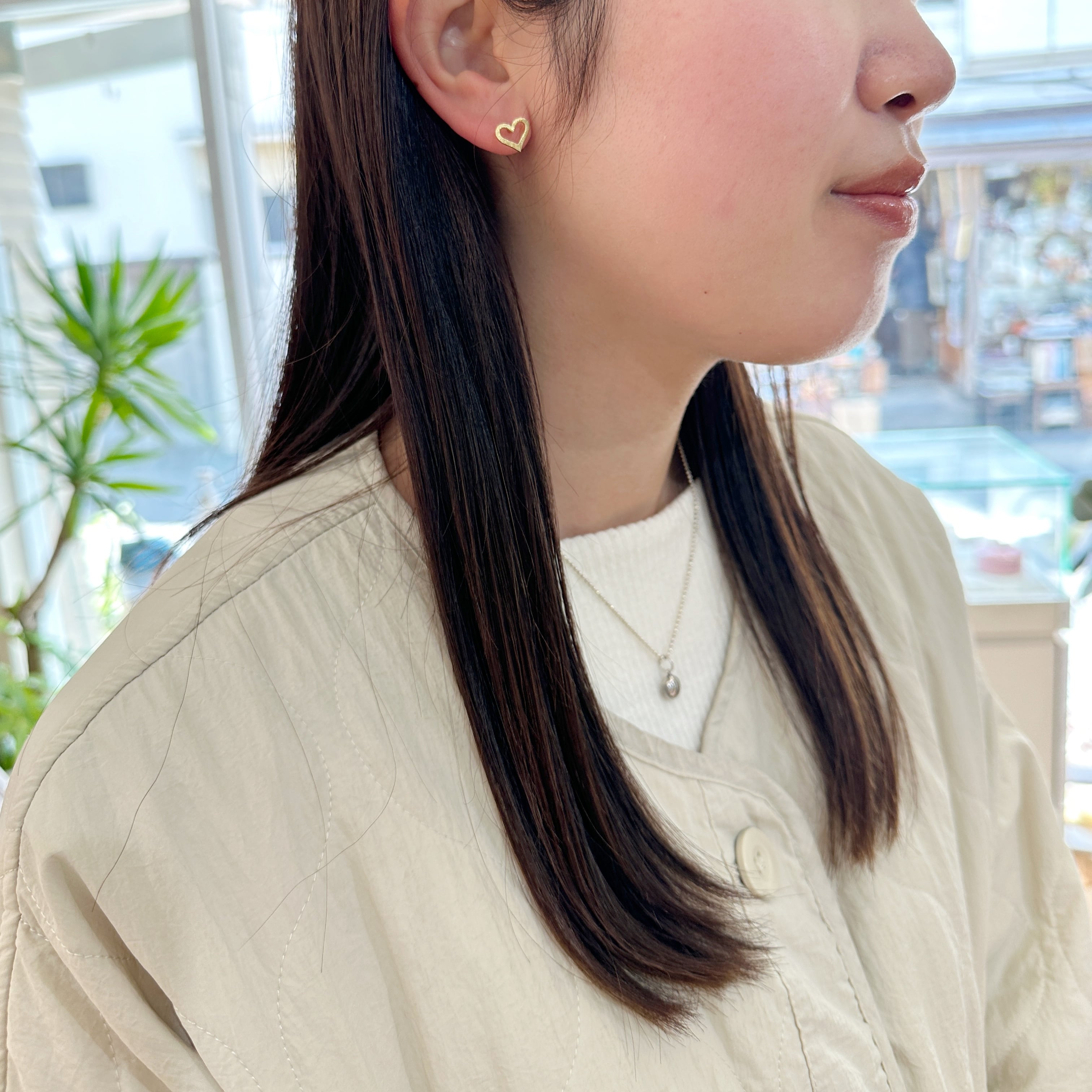 Gold Coating マットな ハート くりぬき スタッドピアス | 【公式通販