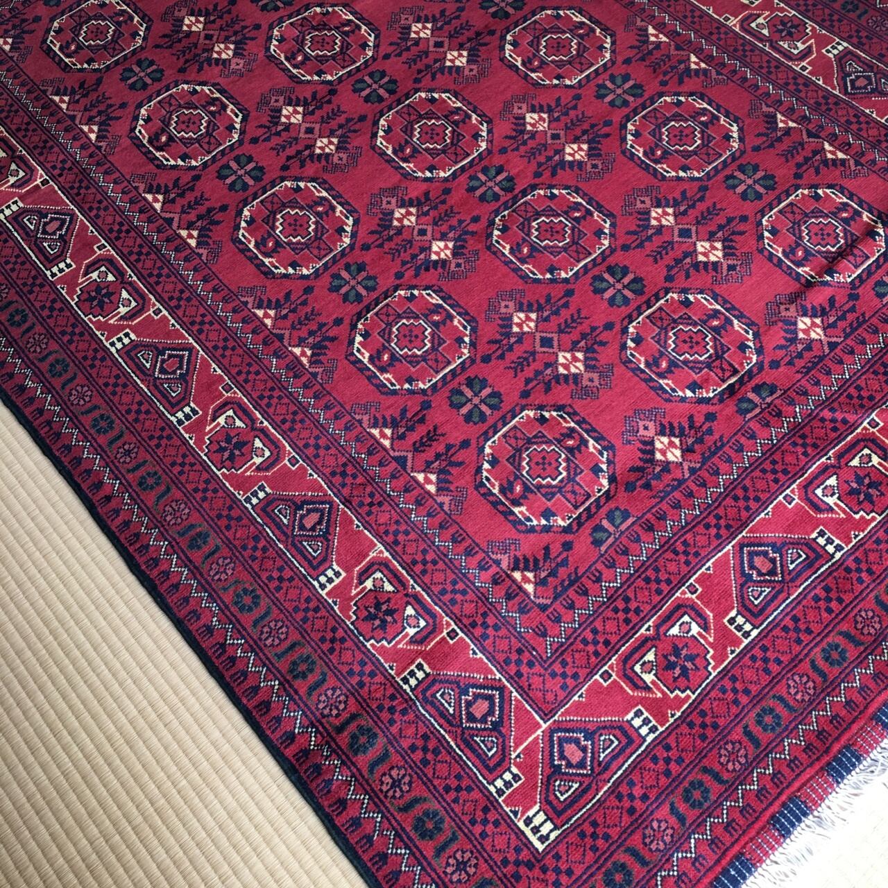 アフガニスタン絨毯：新品 柔らかくソフトな絨毯で知られるカミヤブ