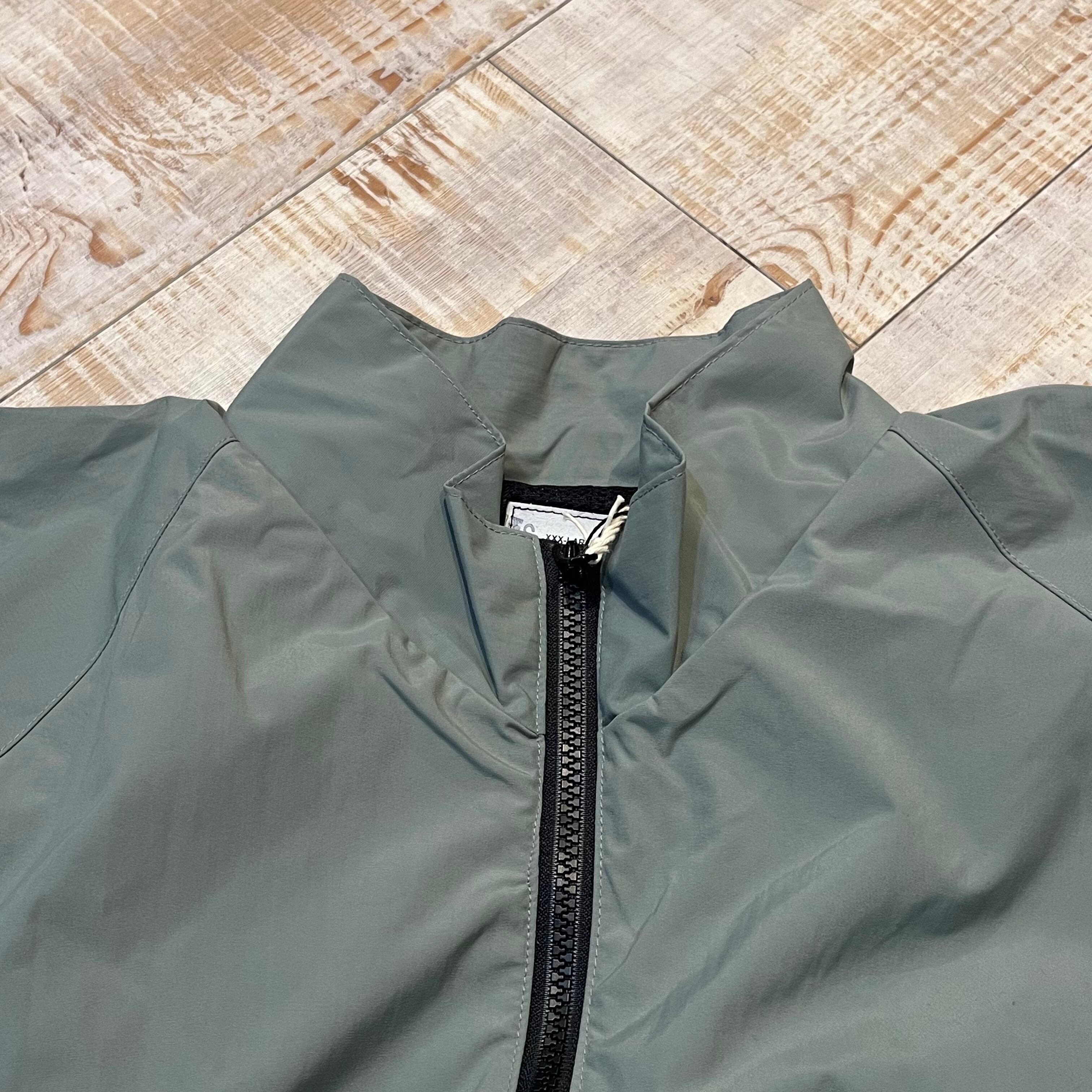 人気の着丈短いタイプ　IPFUトレーニングジャケット　サイズＭ　90Ｓ　緑