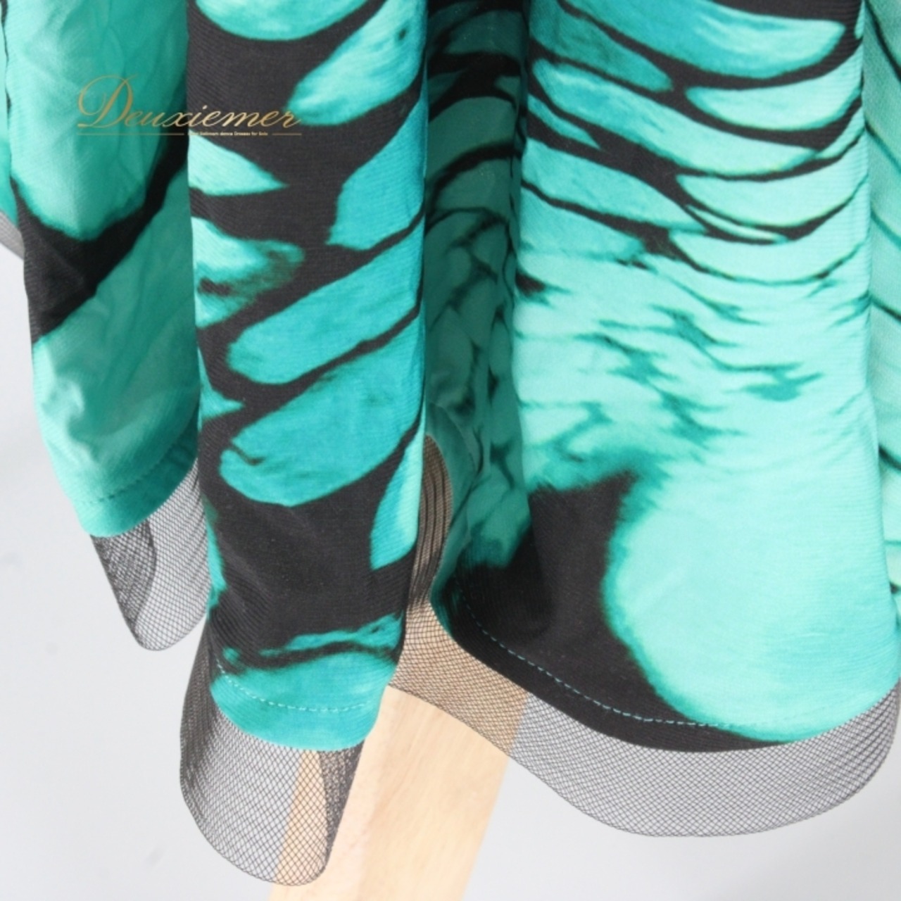 社交ダンス 衣装 スタンダード ドレス ワンピース レッスンウェア パーティドレス ESPEN SALBERG エスパンサルバーグ ブラック系 グリーン系 黒 緑 ストレッチ素材 イギリス製 社交ダンスドレス フィット感 総丈117cm シンプルデザイン エレガント 脚長効果 バルーンスカート ダンスウェア おしゃれ 高品質