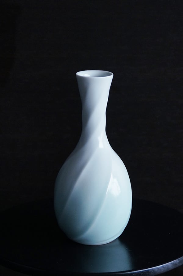 陶芸作家 樋口邦春作 青白磁流文花入 | 1点もの花器屋さん One & Only