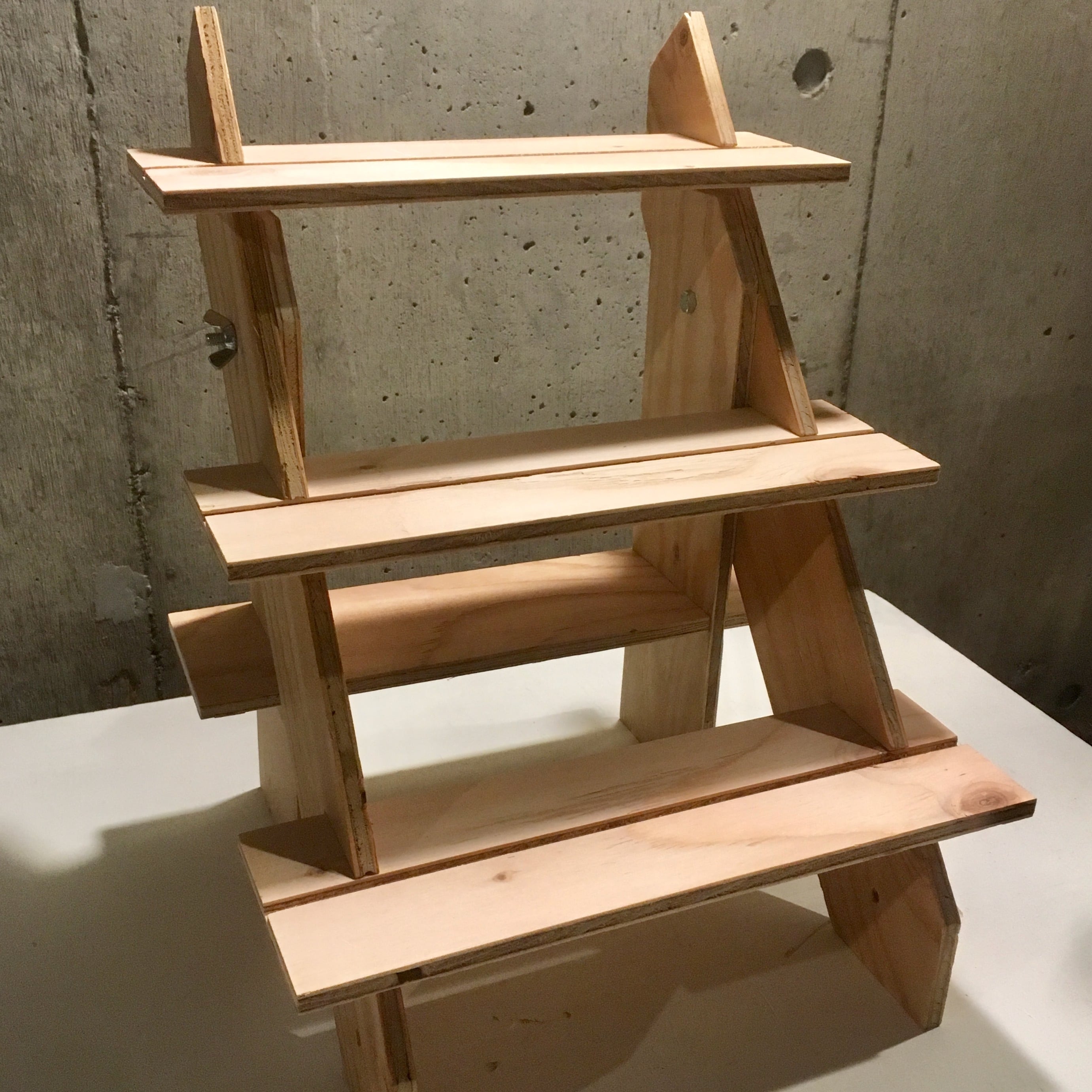 ひな壇アクセ3段/30幅 アクセサリー什器 組立式イベント棚 ディスプレイ ピアス カード 写真立て