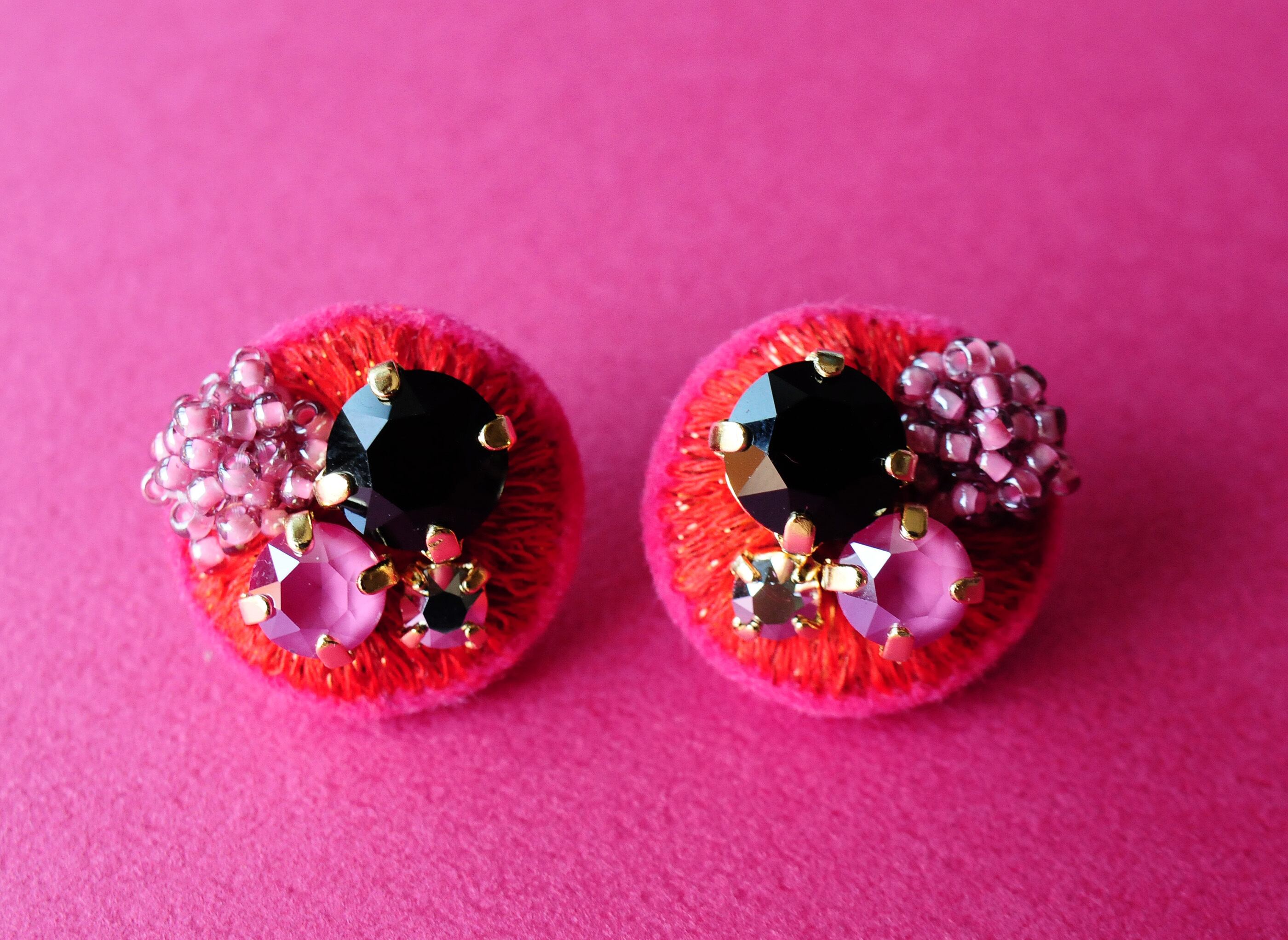 ＜Stella～遊び好きの星～＞刺繍ピアス「 ジュエルJewe/ストロベリー 」★ロングポスト/アレルギー対応変更可能
