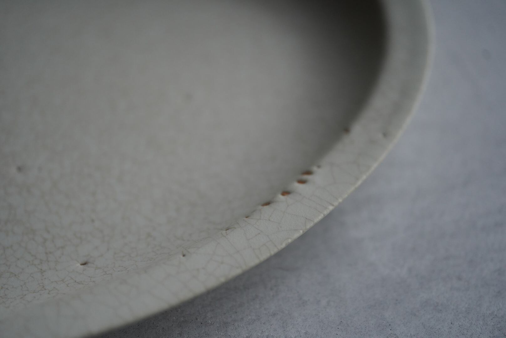 船串篤司｜ 8- オーバル 白 | 日ト［hito gallery］