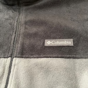 【Columbia】フリースジャケット ツートン 切替 ワンポイントロゴ  ブランドパッチ ジップアップ フルジップ 2XL ビッグシルエット コロンビア ライトアウター US古着