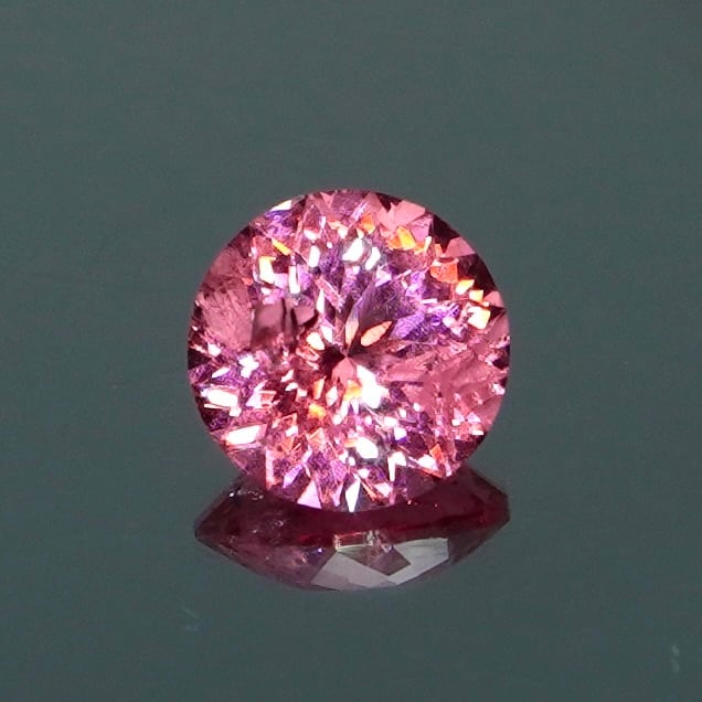 ピンク系♡財神ちび天珠、ガーネット Bright Brilliant Cut™️ 129Facets】色彩が奏でる、光の花弁 0.52ct