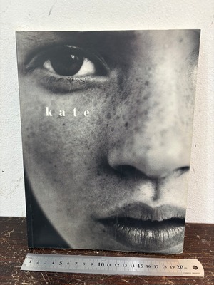 Kate   ケイトモス写真集　ペーパーバック版
