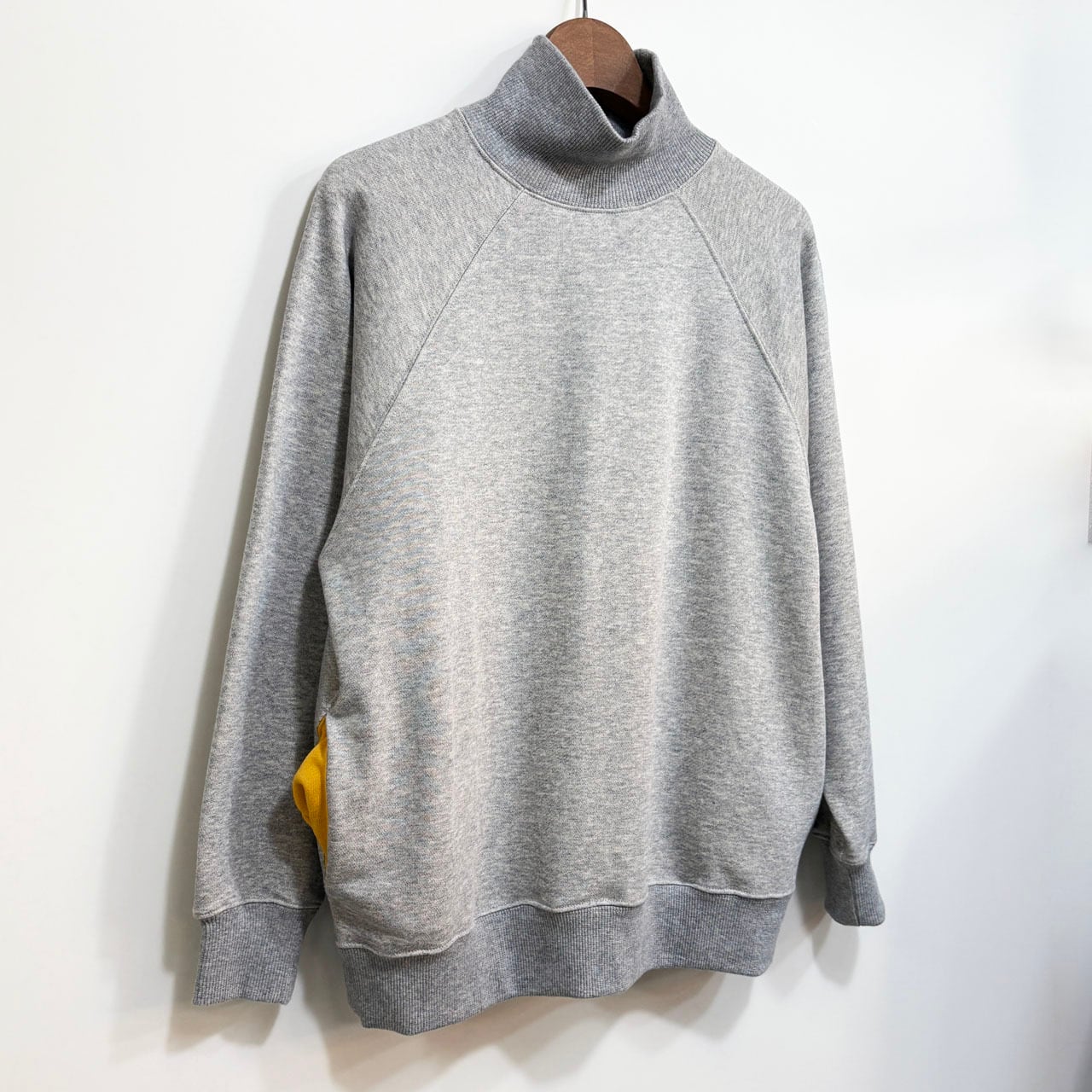 SOGLIA ソリア NERDS HIGH NECK SWEAT ハイネックスウェット