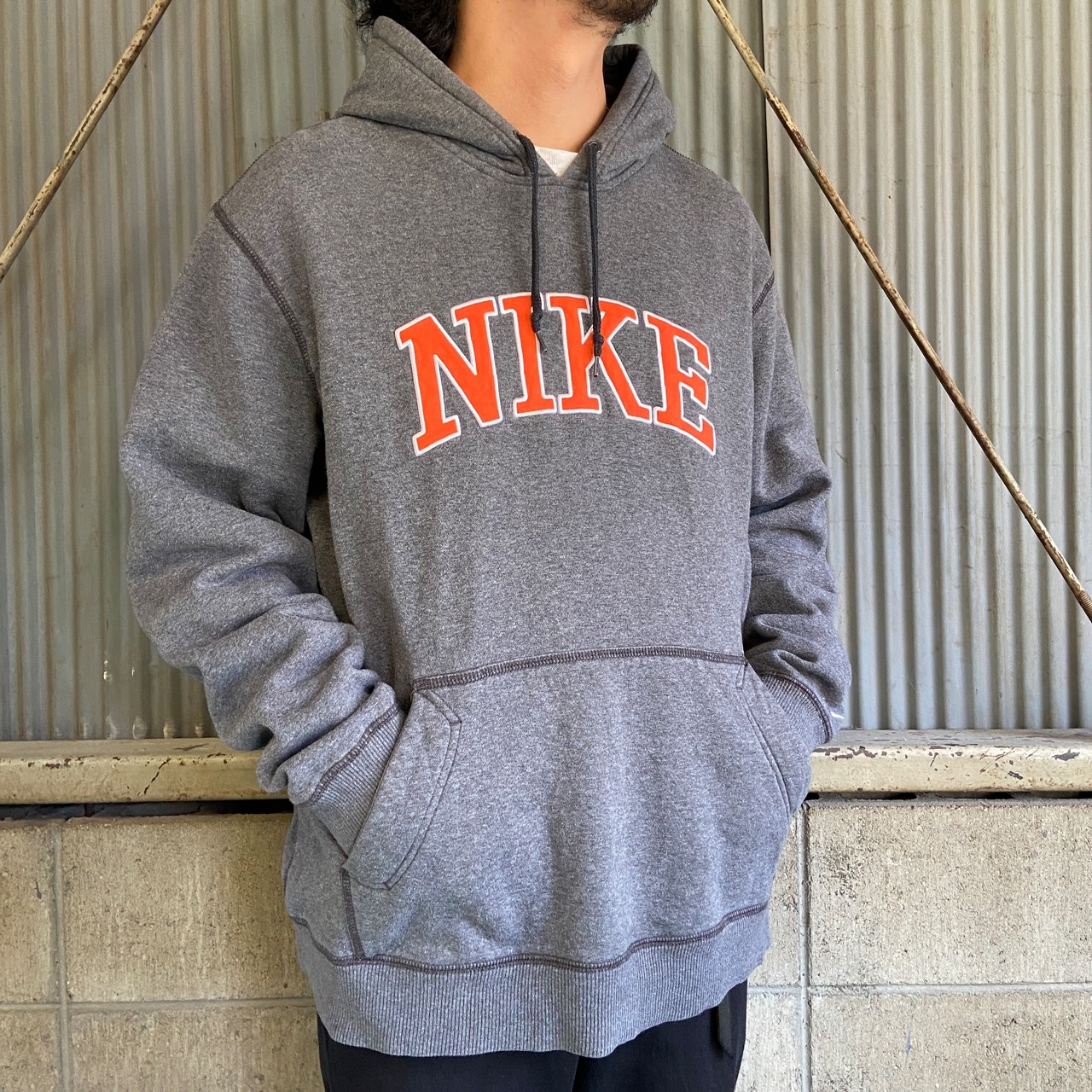 NIKE ナイキ ロゴ刺繍 スウェットパーカー メンズXL 古着 フーディー 