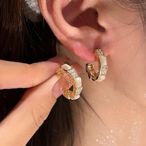 【即納】デザインシェルピアス