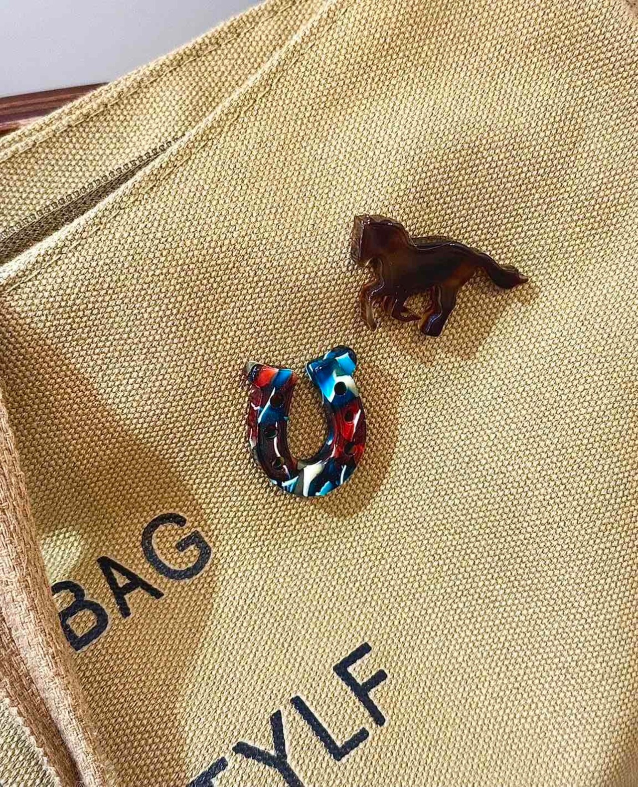 蹄鉄ピンブローチ●手磨き仕上げで綺麗♪メガネ産地福井から