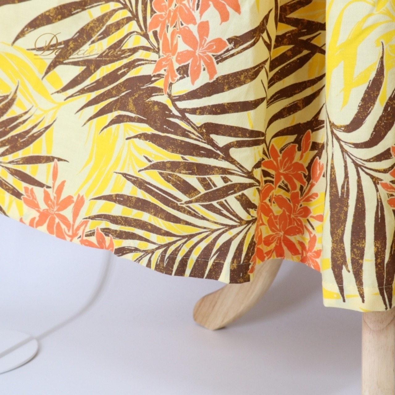 フラダンス 衣装 ワンピース ドレス イエロー系 ハワイアンプリント アロハ 花柄 植物柄 ベロア ボタニカル フラ ダンス レッスン 練習 半袖 華やか 鮮やか かわいい おしゃれ 上品 高級感 光沢感 フレア ブラウン系 オレンジ系 黄 茶 橙 フラダンス衣装 高級 ハワイアン おしゃれなデザイン 軽やか 華やかさ