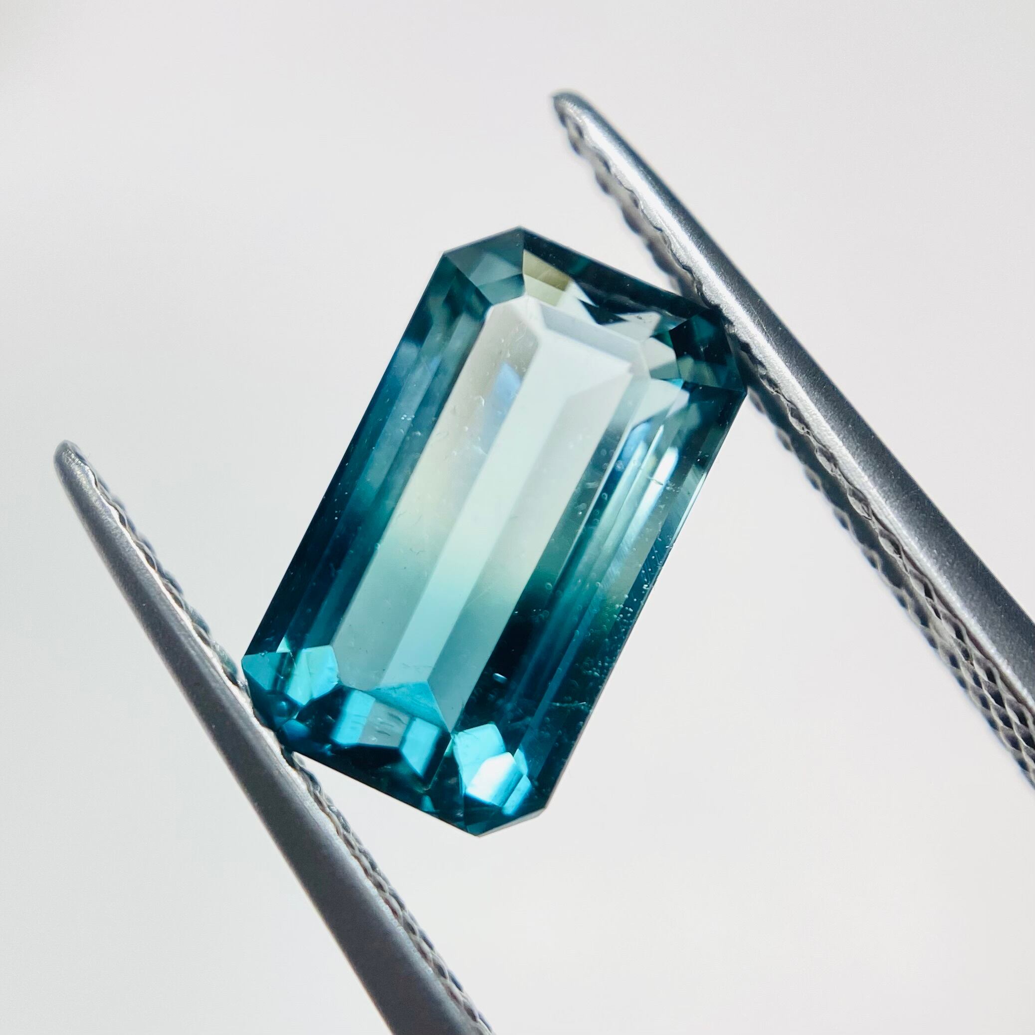 清流　高品質バイカラートルマリン