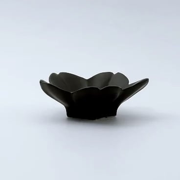 臼杵焼 稜花さくら豆皿 黒釉 | Floraison Table フロレゾンテーブル