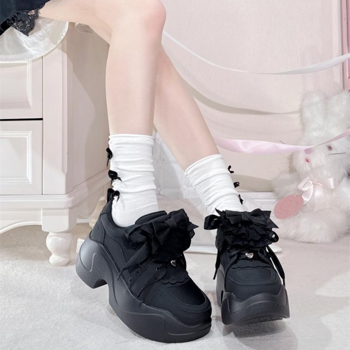 ロリータ('97米) 厚底スニーカー 地雷系 フリルリボン GURURU 白 黒 青