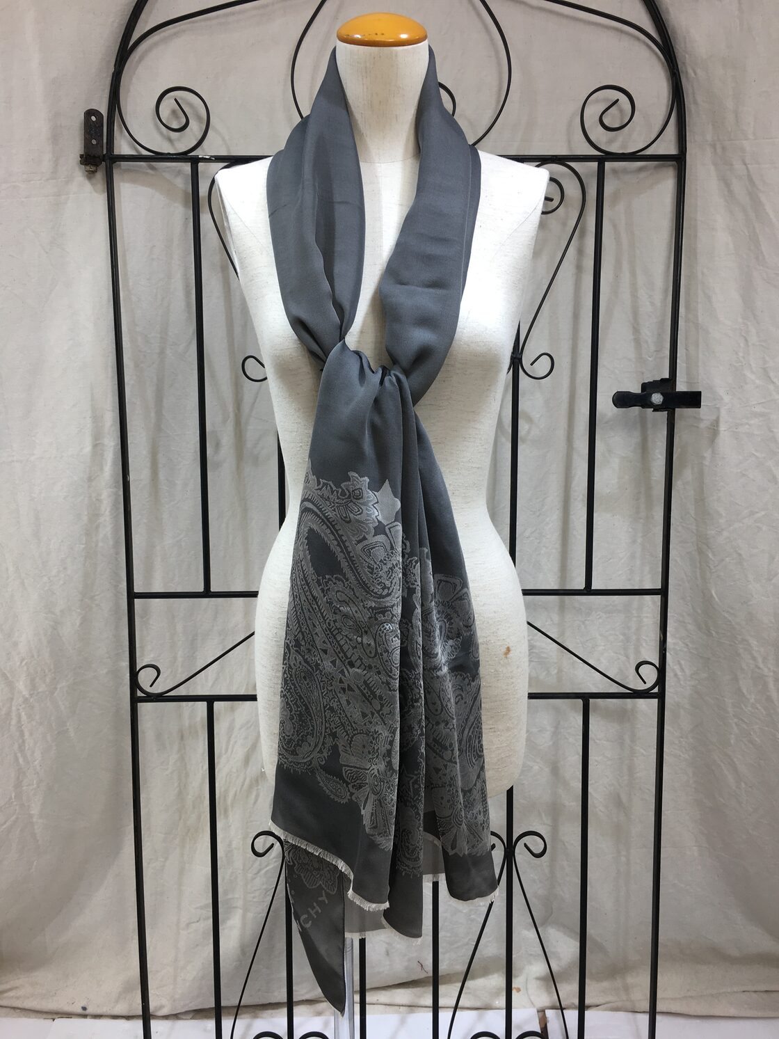 ◎.GIVENCHY PAISLEY PATTERNED SILK100% LARGE SIZE SHAWL MADE  