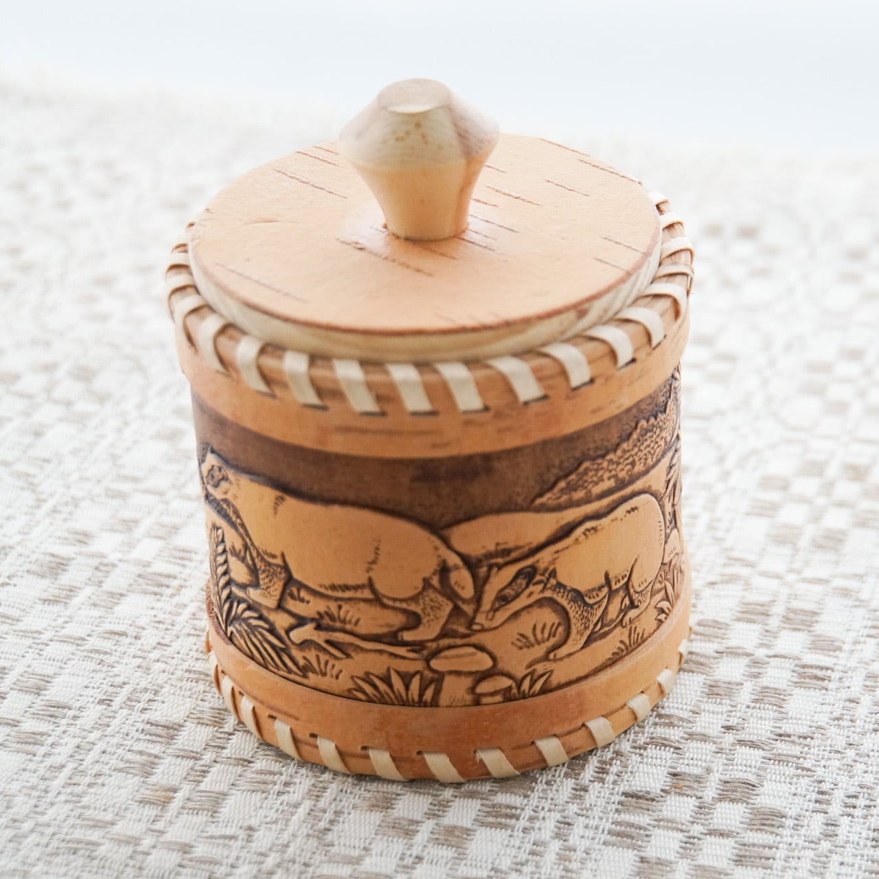 白樺工芸 ベレスタ 縁かがり楕円形小箱＜リャビーナ＞ /12.5×9cm×高さ