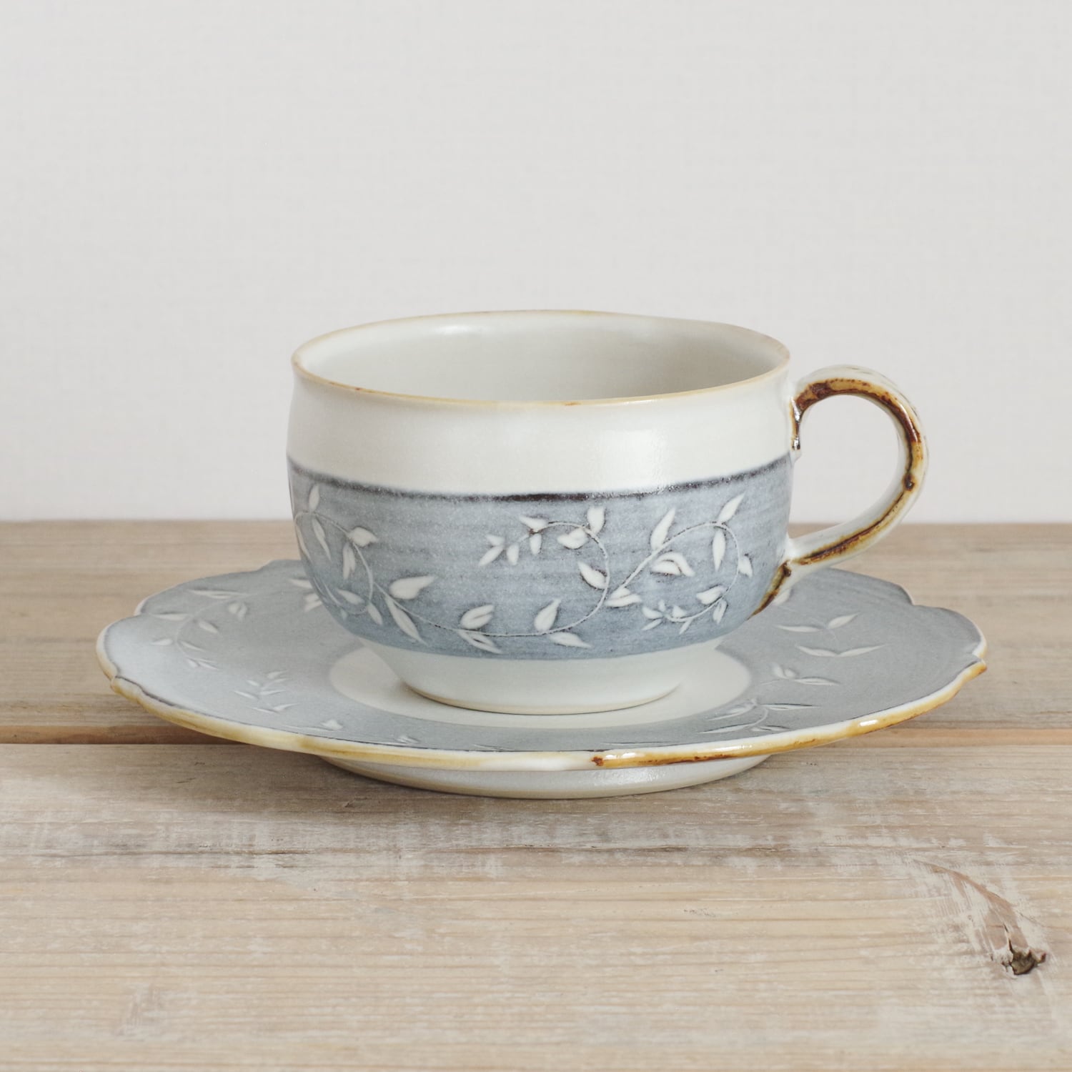 山内卓夫 カップ＆ソーサー リーフ柄 水色 信楽焼 滋賀県産【伝統工芸