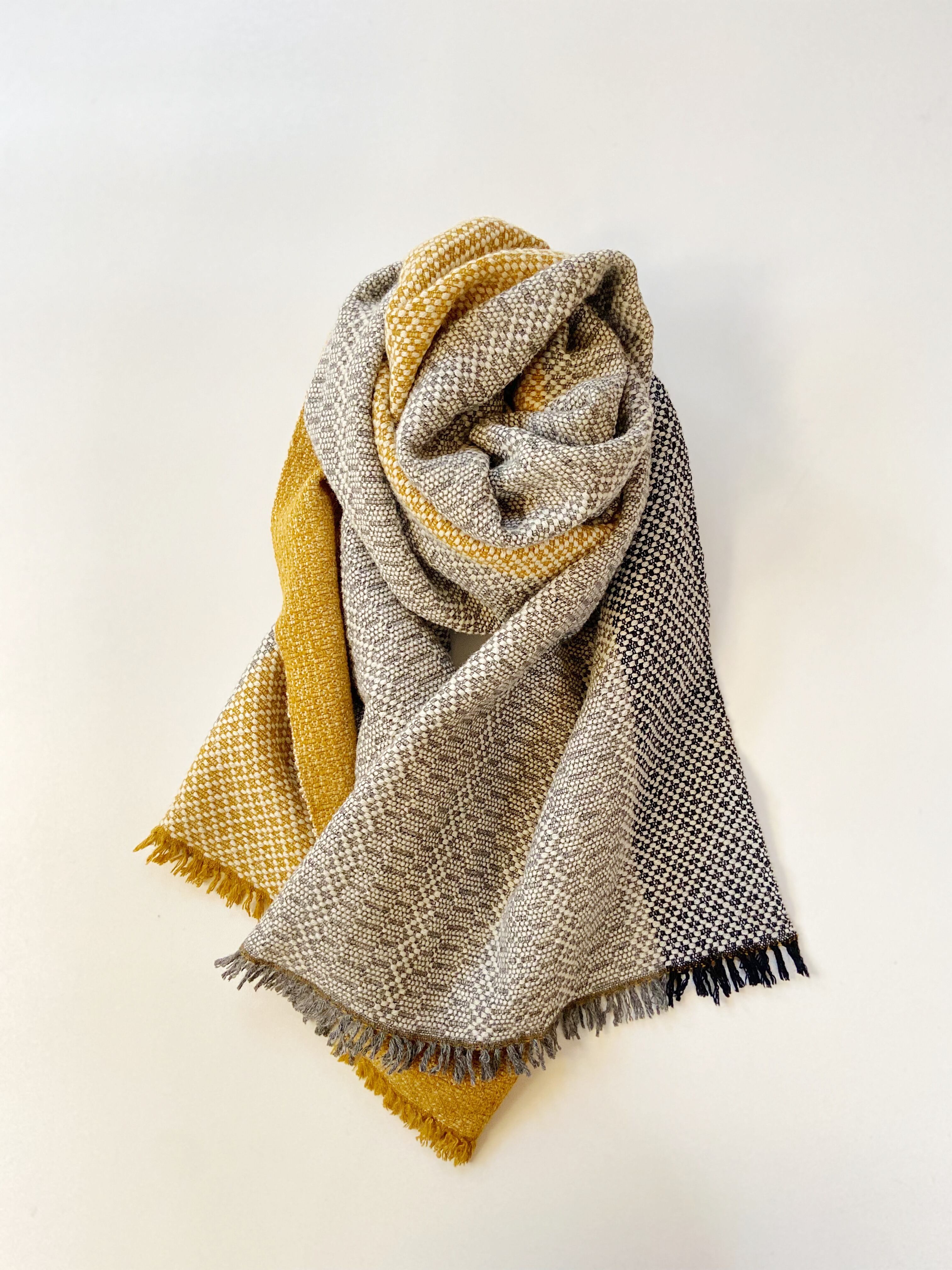 Hand-woven cashmere & lamb scarf / 蕾　＃１