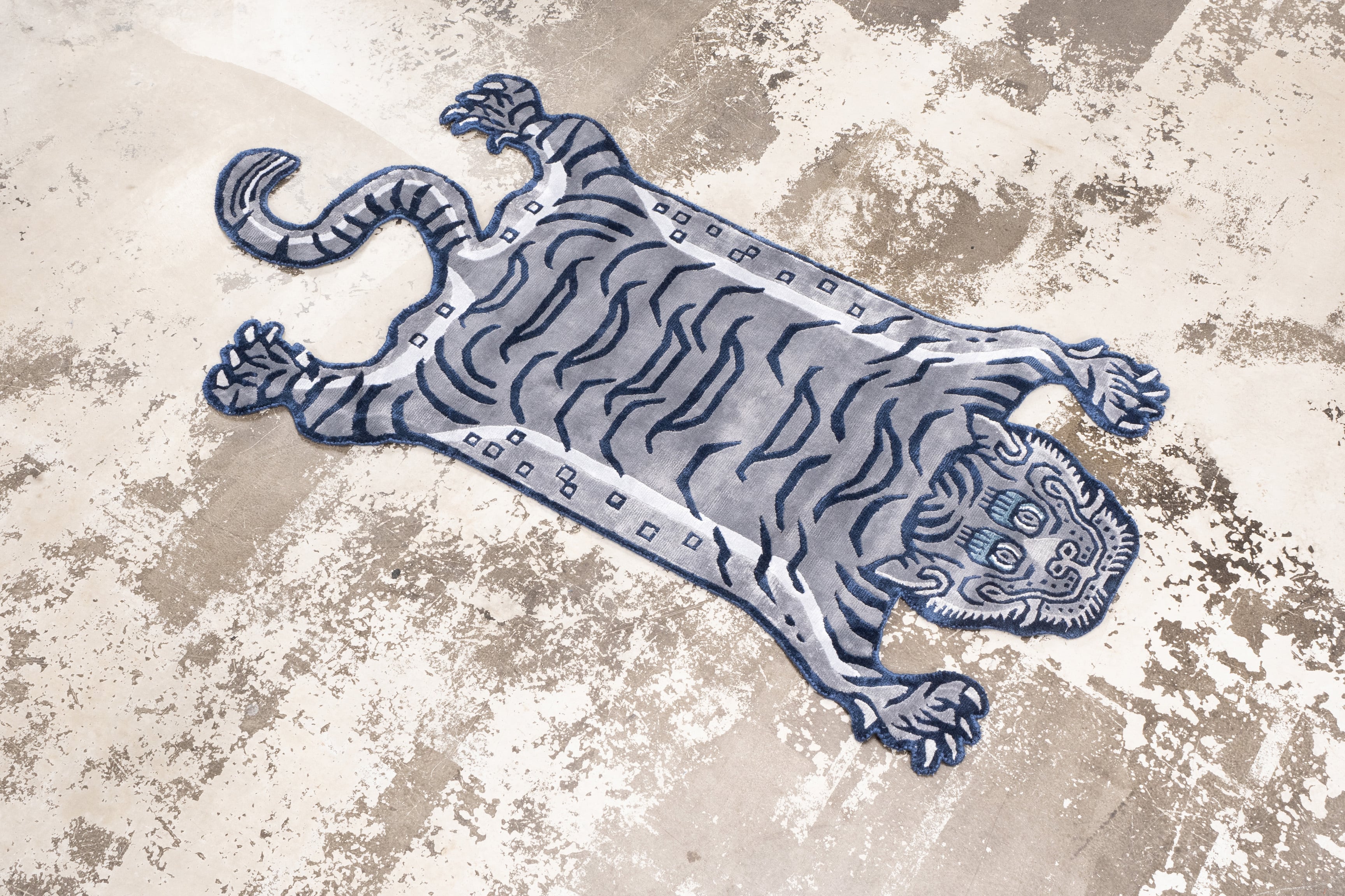 Tibetan Tiger Rug 《Mサイズ•シルク・オリジナル3・アッシュグレー115