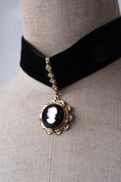 Czech glass cameo choker
