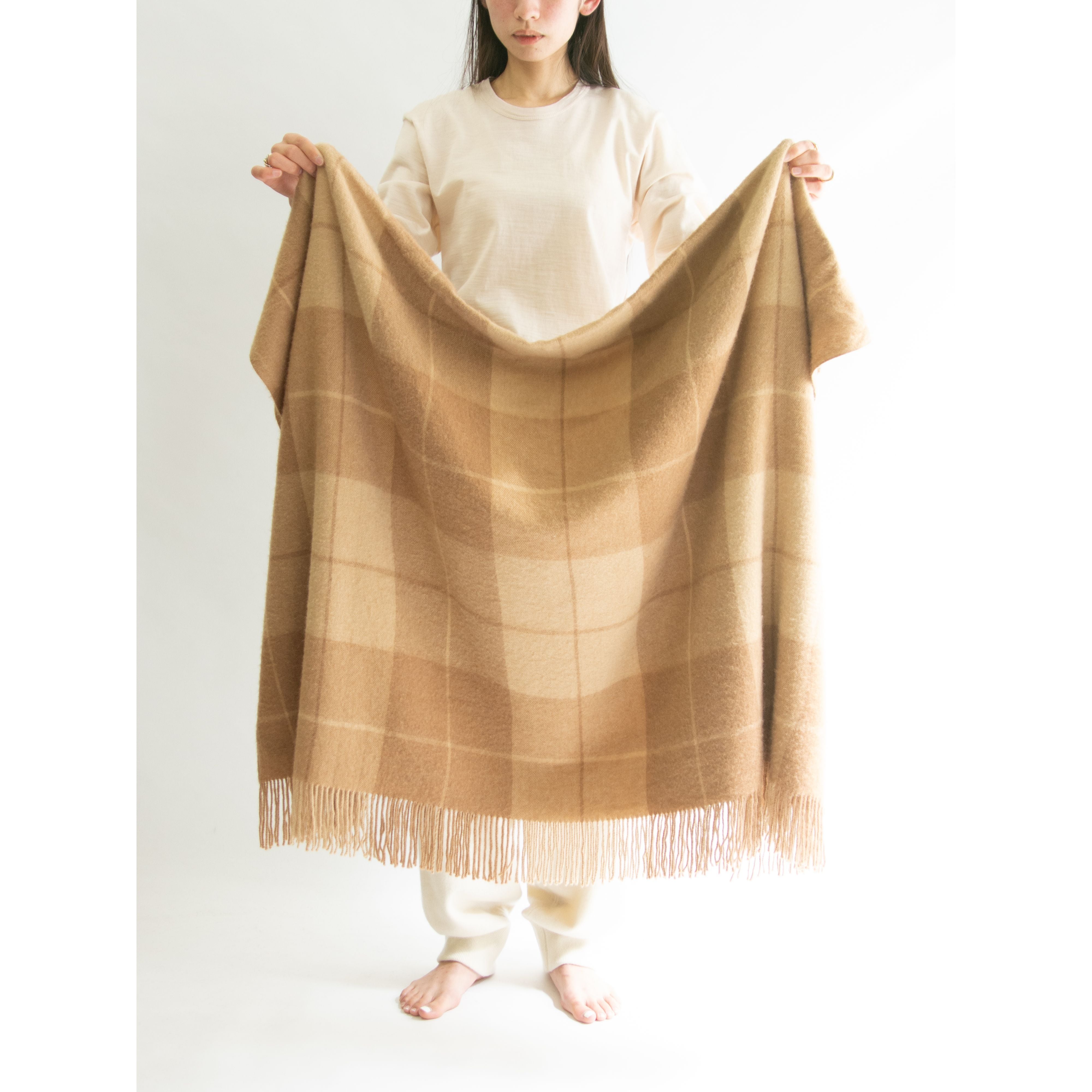 Made in Mongolia】Pure camel hair check blanket 135×180cm