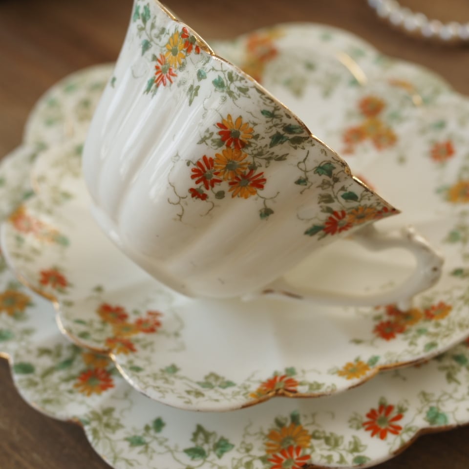 英国Shelley（シェリー） オレンジ・デイジー柄 トリオB カップ