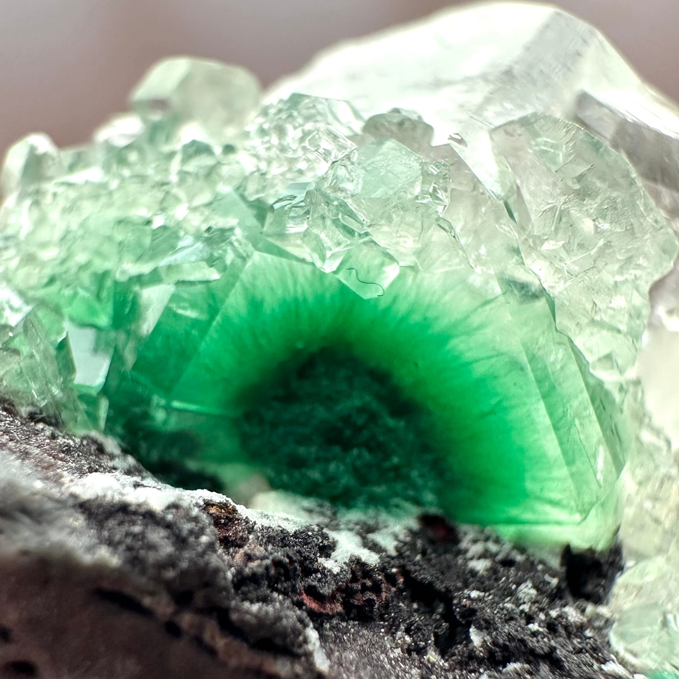 カルサイト / マラカイト【Malachite in Calcite】ナミビア産