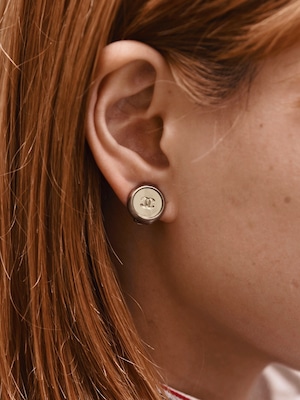 CHANEL / vintage silver  design logo clip-on earrings.