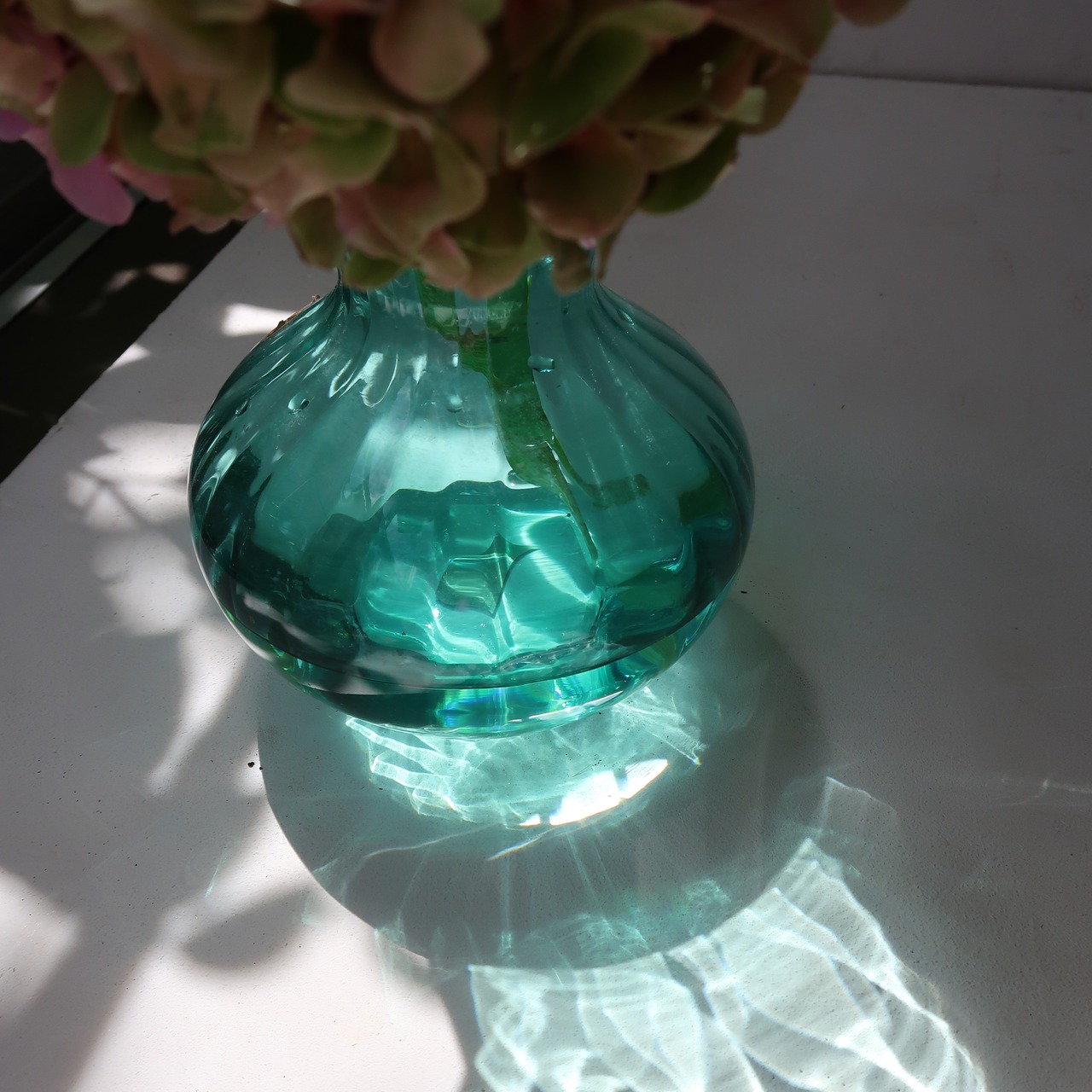 大きな水色の花瓶