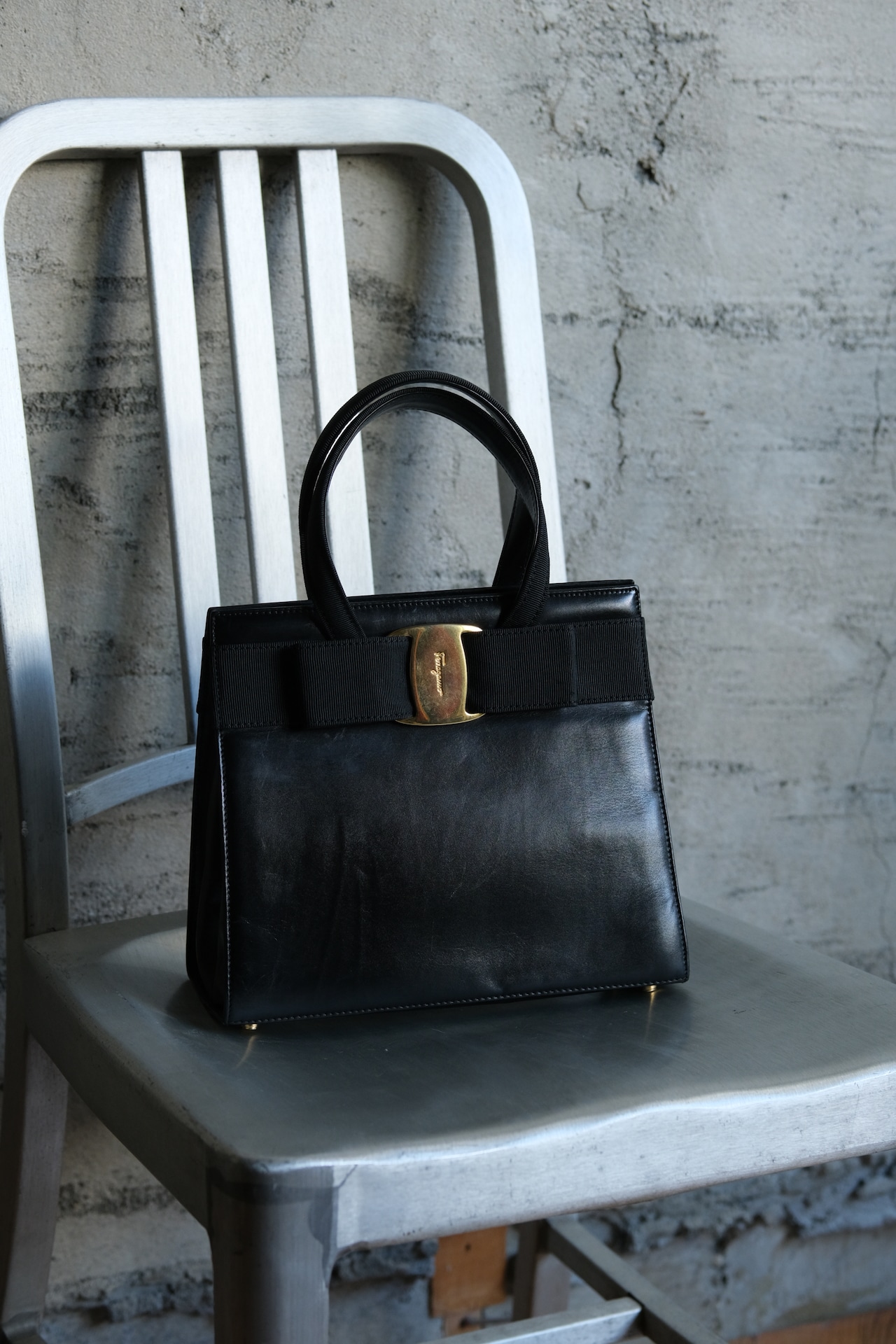 IORI/"Salvatore Ferragamo" hand bag/ Vara/