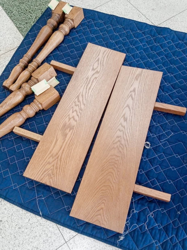 伸長式オークターンドレッグダイニングテーブル “スレンダー”(総ホワイトオーク無垢材) W1600〜2100エクステンションテーブル